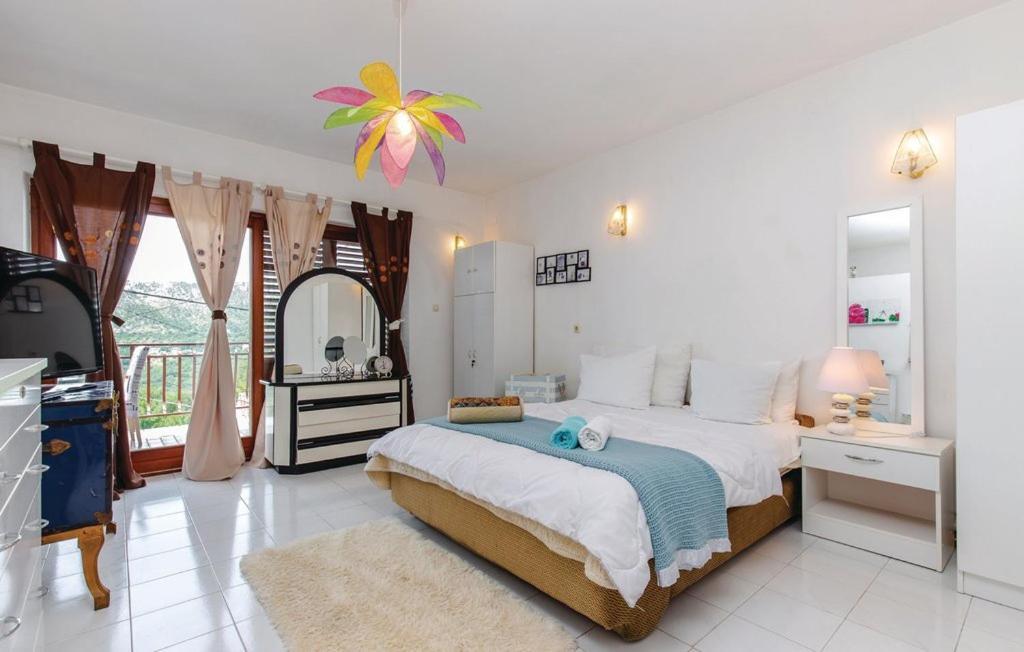 Apartament As With Swimming Pool And A Large Yard