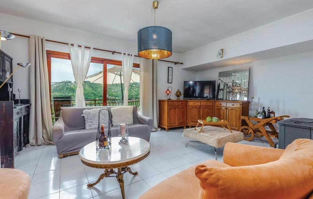Apartament As With Swimming Pool And A Large Yard *