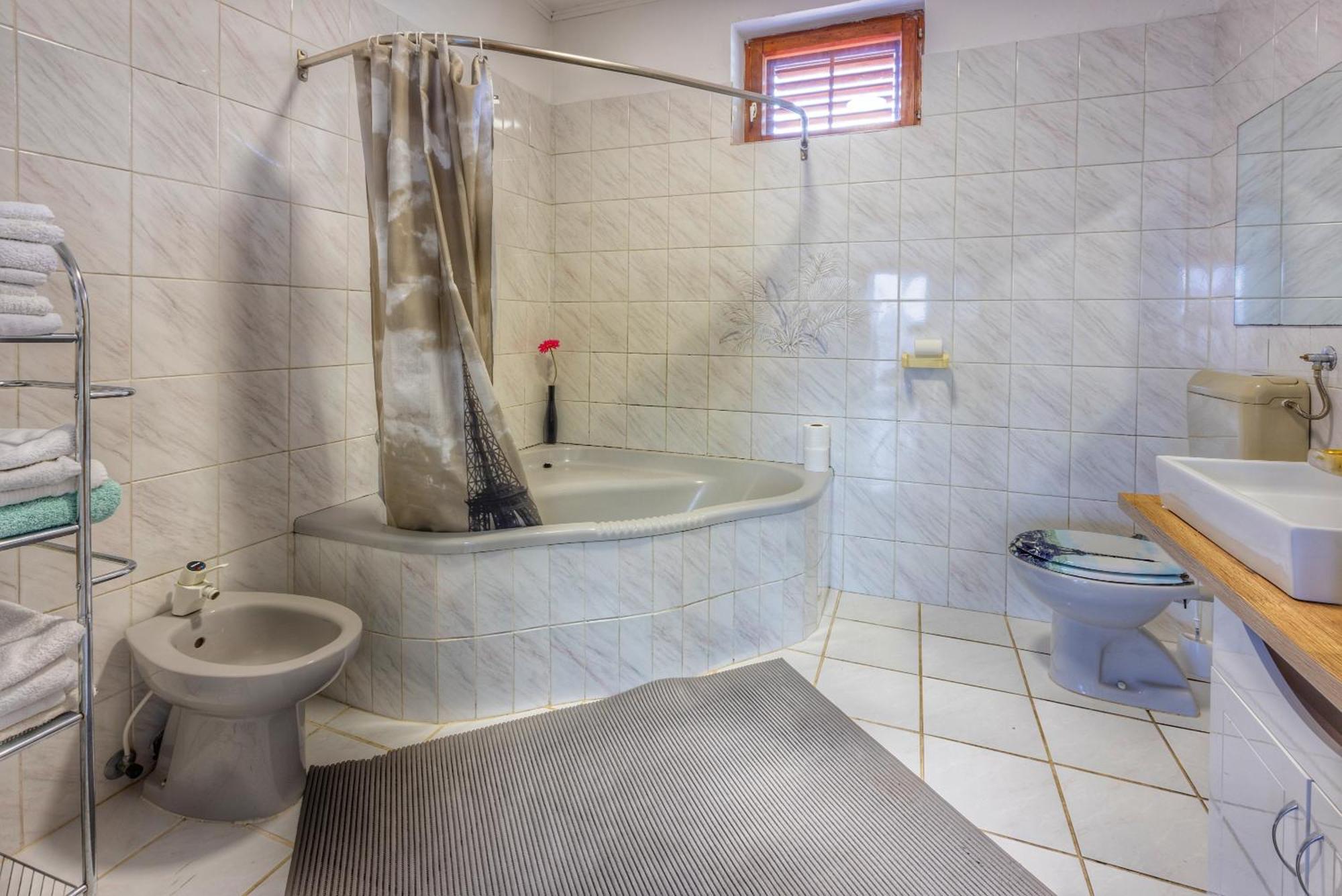 As With Swimming Pool And A Large Yard Apartament Bribir (Primorje-Gorski Kotar)