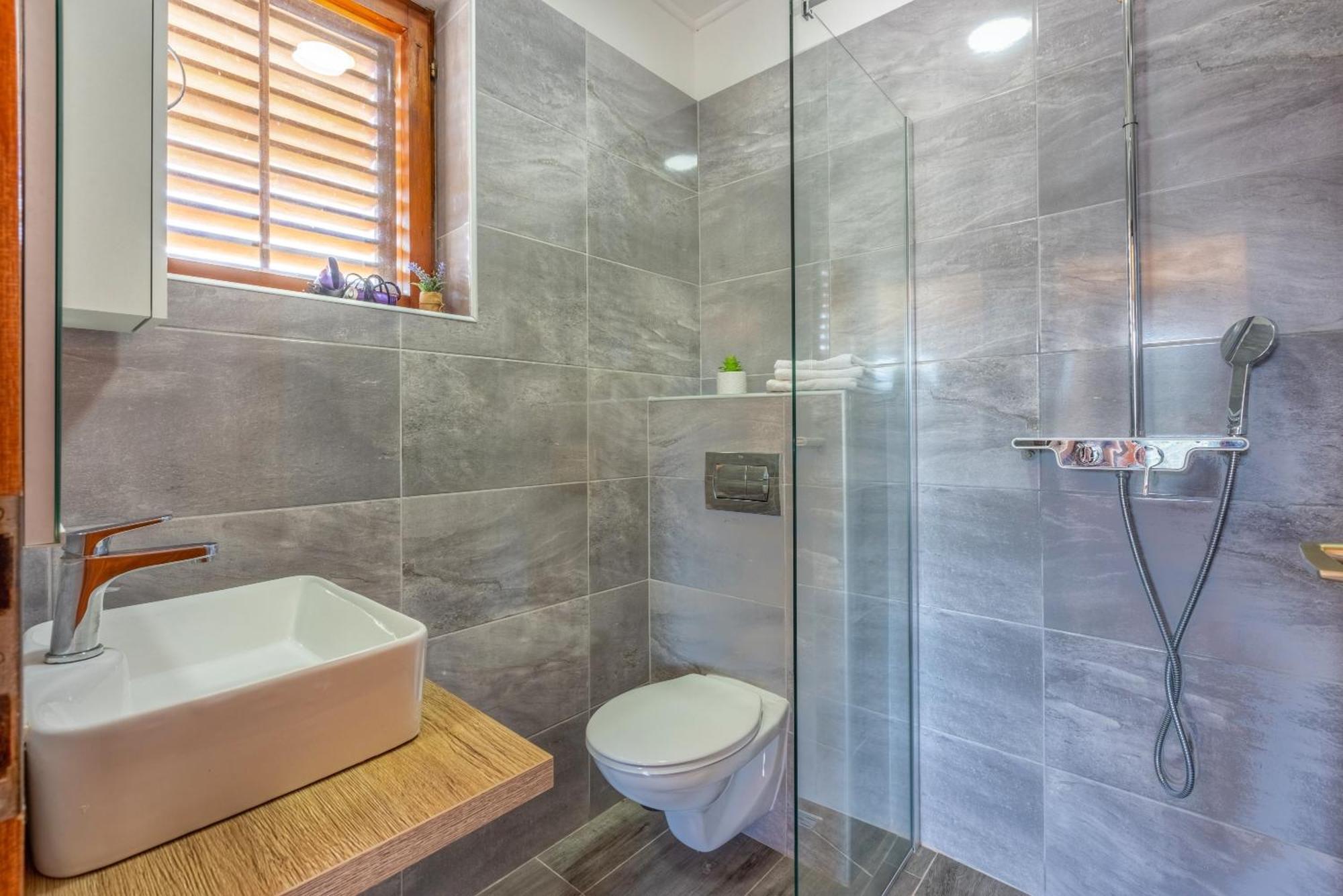 Apartament As With Swimming Pool And A Large Yard *
